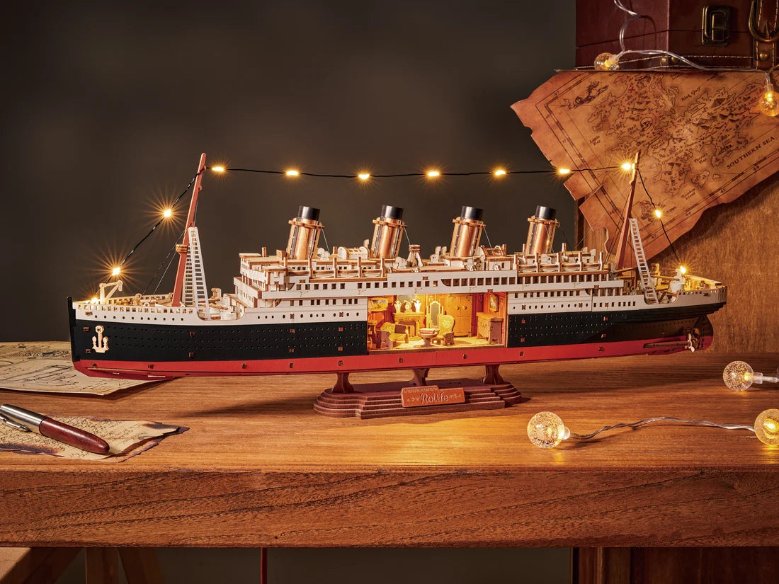 1912 Eternal Atlantic Voyager (TGL02) | Type-C Light Ship Display