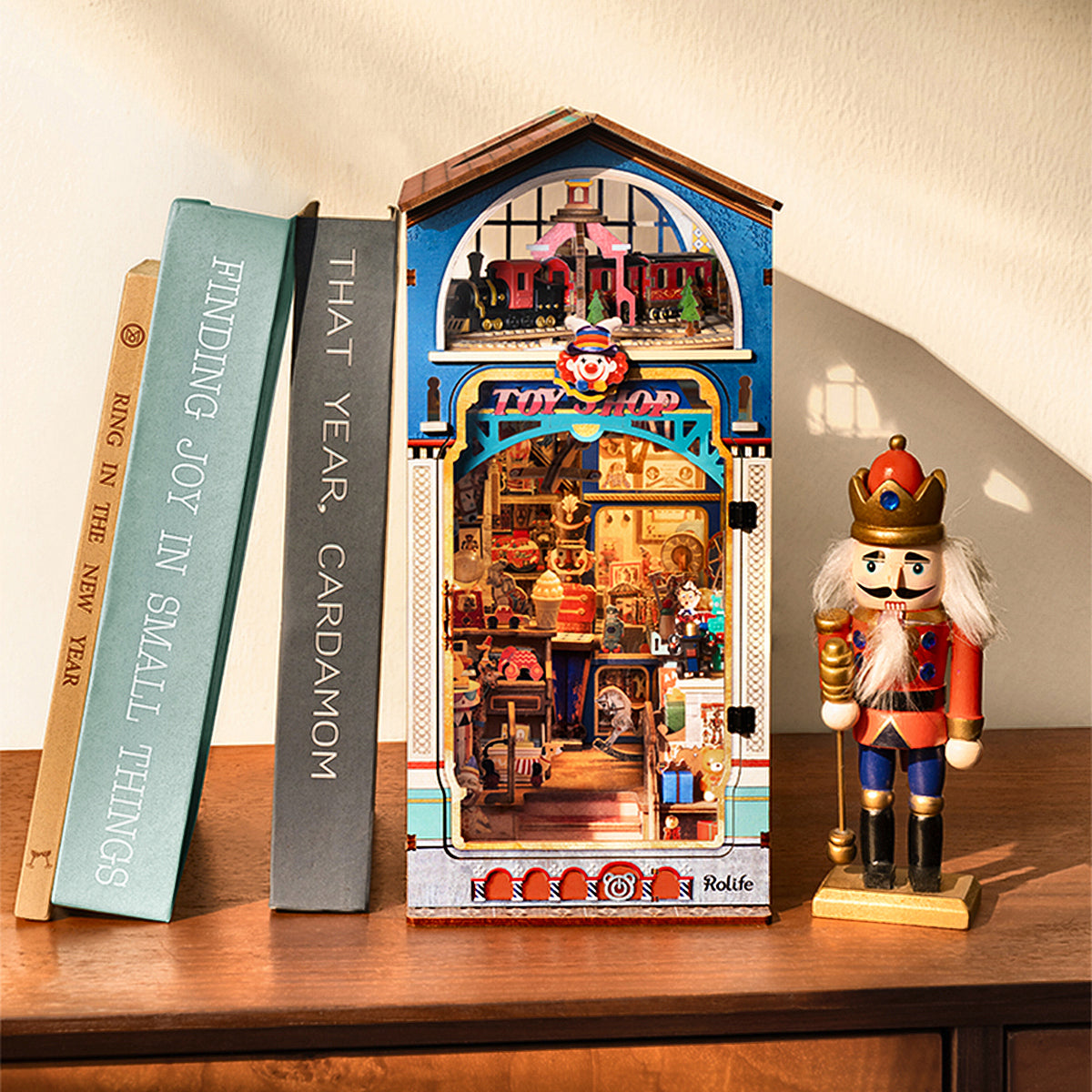 Rolife Treasure Toy Shop (TGB23) - DIY Book Nook Kit