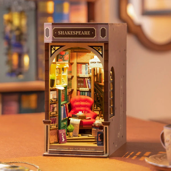 Bookstore (TGB07) - Warm Light Book Nook Display