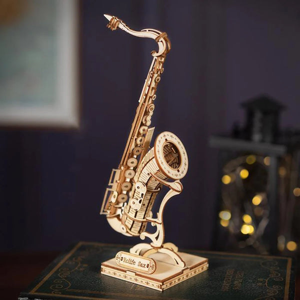 Saxophone (TG309) - Classic Musical Instrument Display