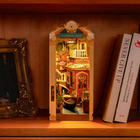 Rolife Romantic Venice (TGB08) - Warm Light Book Nook Display