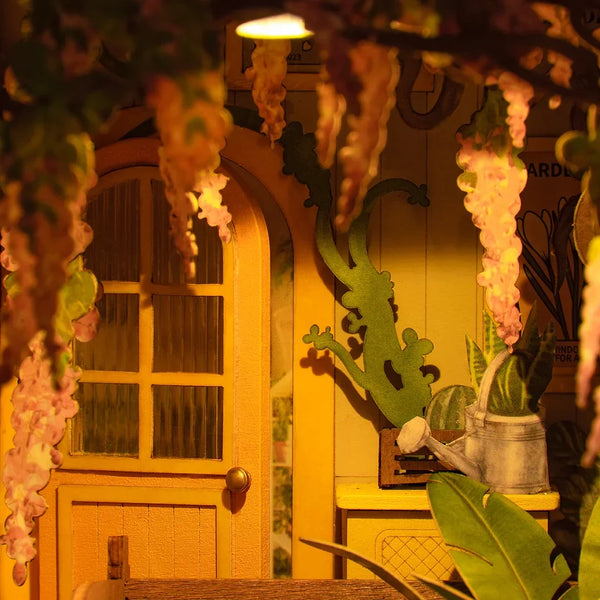 Holiday Garden House (TGB06) - Warm Light Book Nook Display
