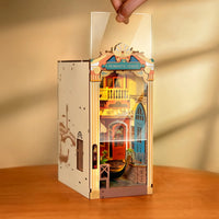 Rolife Romantic Venice (TGB08) - Warm Light Book Nook Display