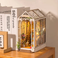 Holiday Garden House (TGB06) - Warm Light Book Nook Display