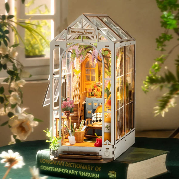 Holiday Garden House (TGB06) - Warm Light Book Nook Display
