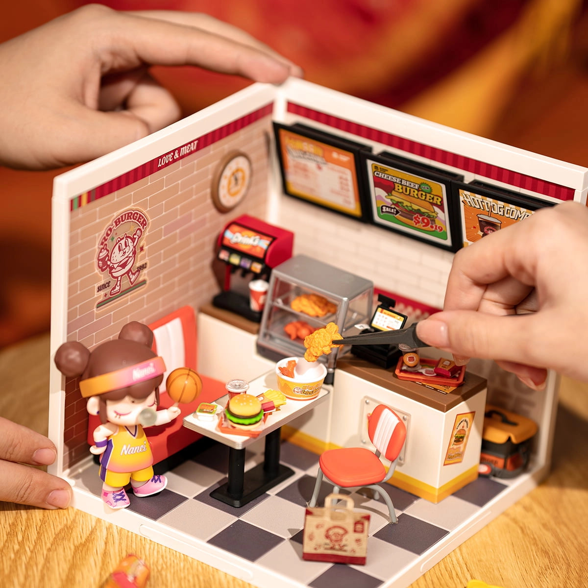 Rolife Yum Yum Burgers Super Creator Miniature House