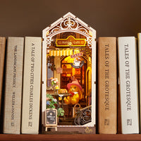 Holiday Cafe (TGB15) - Warm Light Book Nook Display