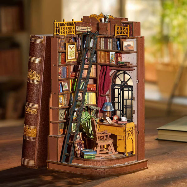 Silent Corner Study (TGE02) - Warm Light Book Nook Display