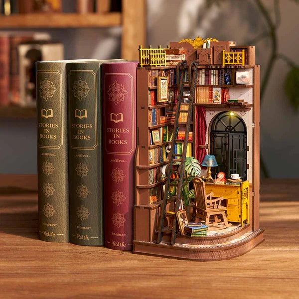 Silent Corner Study (TGE02) - Warm Light Book Nook Display