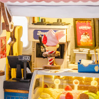 Beverly's Ice Cream Truck (TGS06) - Light-Up Ice Cream Truck Model
